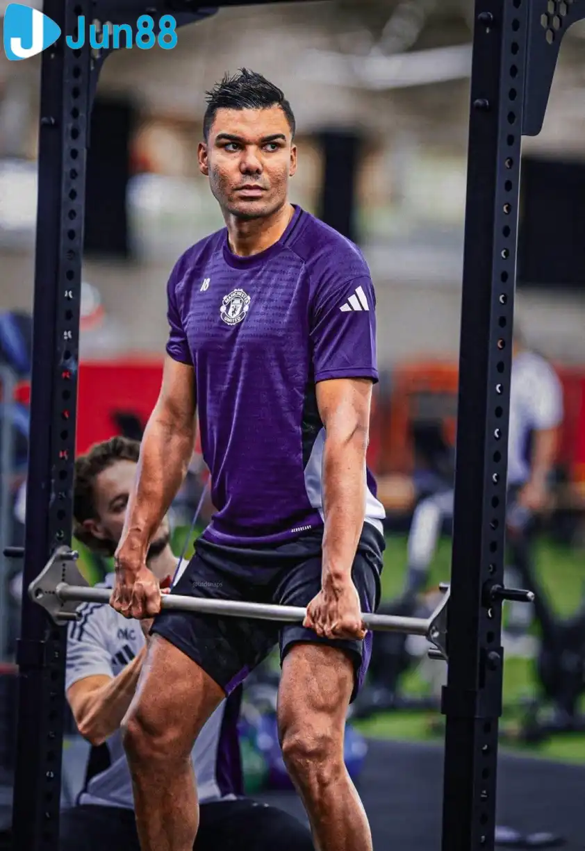 Casemiro luôn nỗ lực tập luyện để lấy lại phong độ (Ảnh: Manchester United).